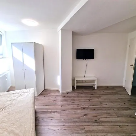 Bs-monteursunterkunft Be1-2 Μπέργκις Γκλάντμπαχ