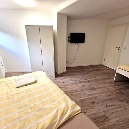 Bs-monteursunterkunft Be1-2 Μπέργκις Γκλάντμπαχ